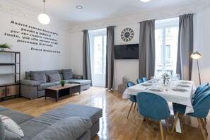 Unclassified image, 4 of 94, button