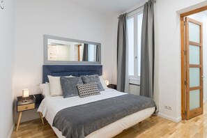 Unclassified image, 5 of 94, button