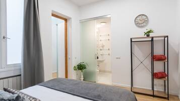 4 slaapkamers, een bureau, een strijkplank/strijkijzer, gratis wifi