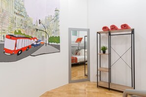 4 habitaciones, escritorio, tabla de planchar con plancha y wifi gratis 