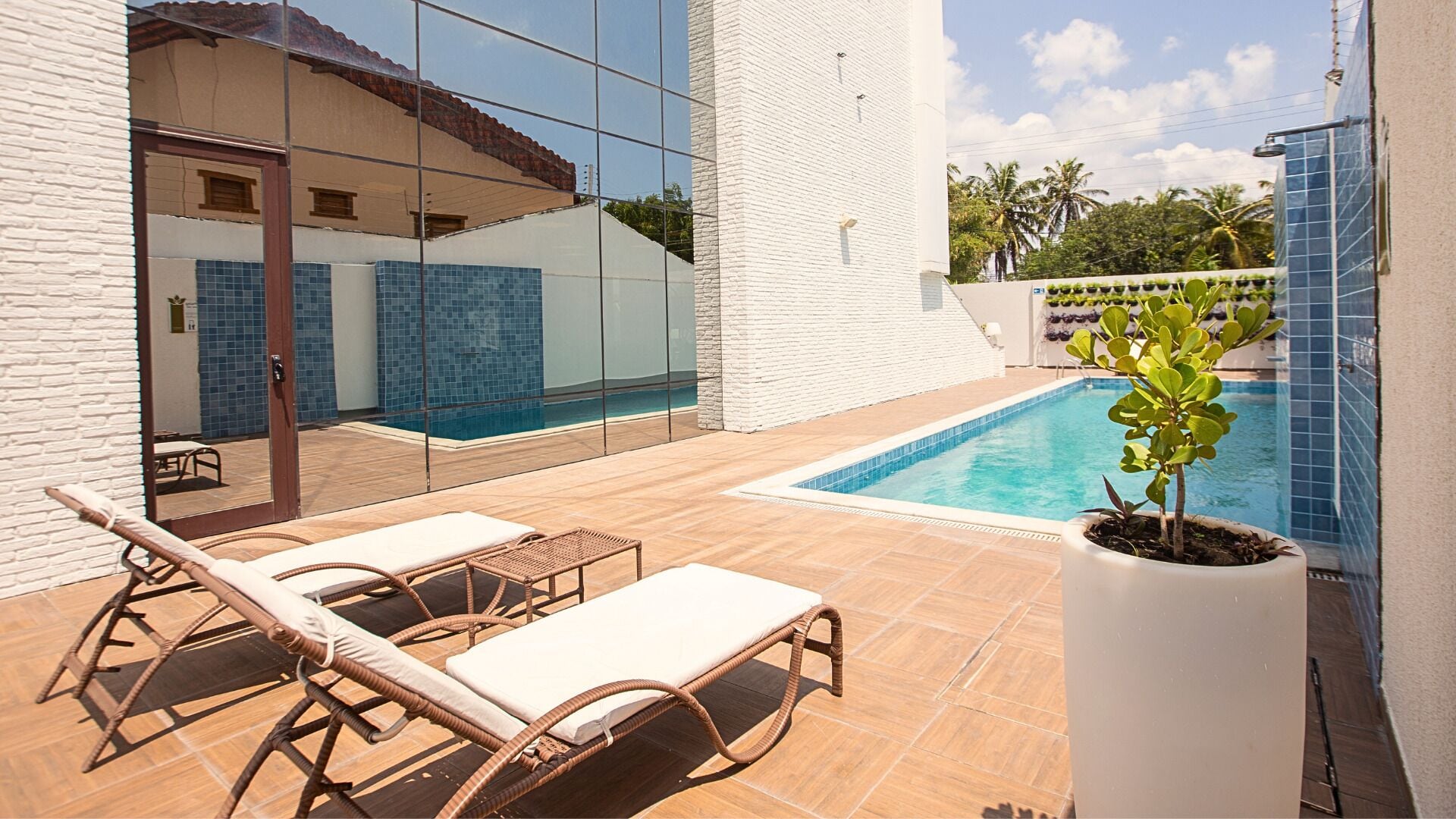 Hồ bơi ngoài trời 