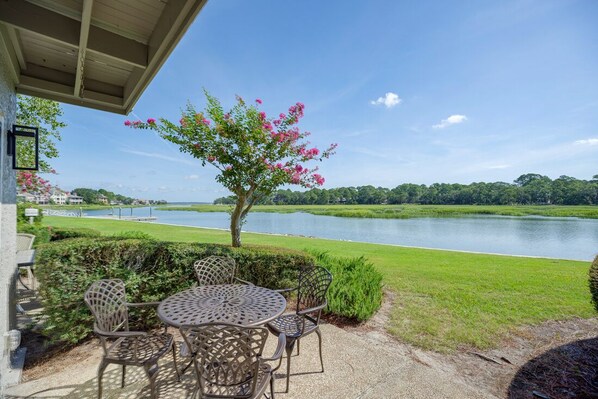 Outdoor dining - 1625 Port Villas: Water Views, Dock and Steps to the Salty Dog - Free Bikes (Hilton Head Island)