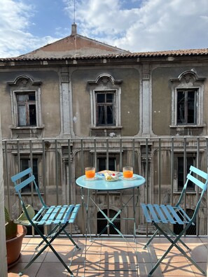 Outdoor dining - [DUOMO]Loft a stone's throw from the city center with a view (Catania)