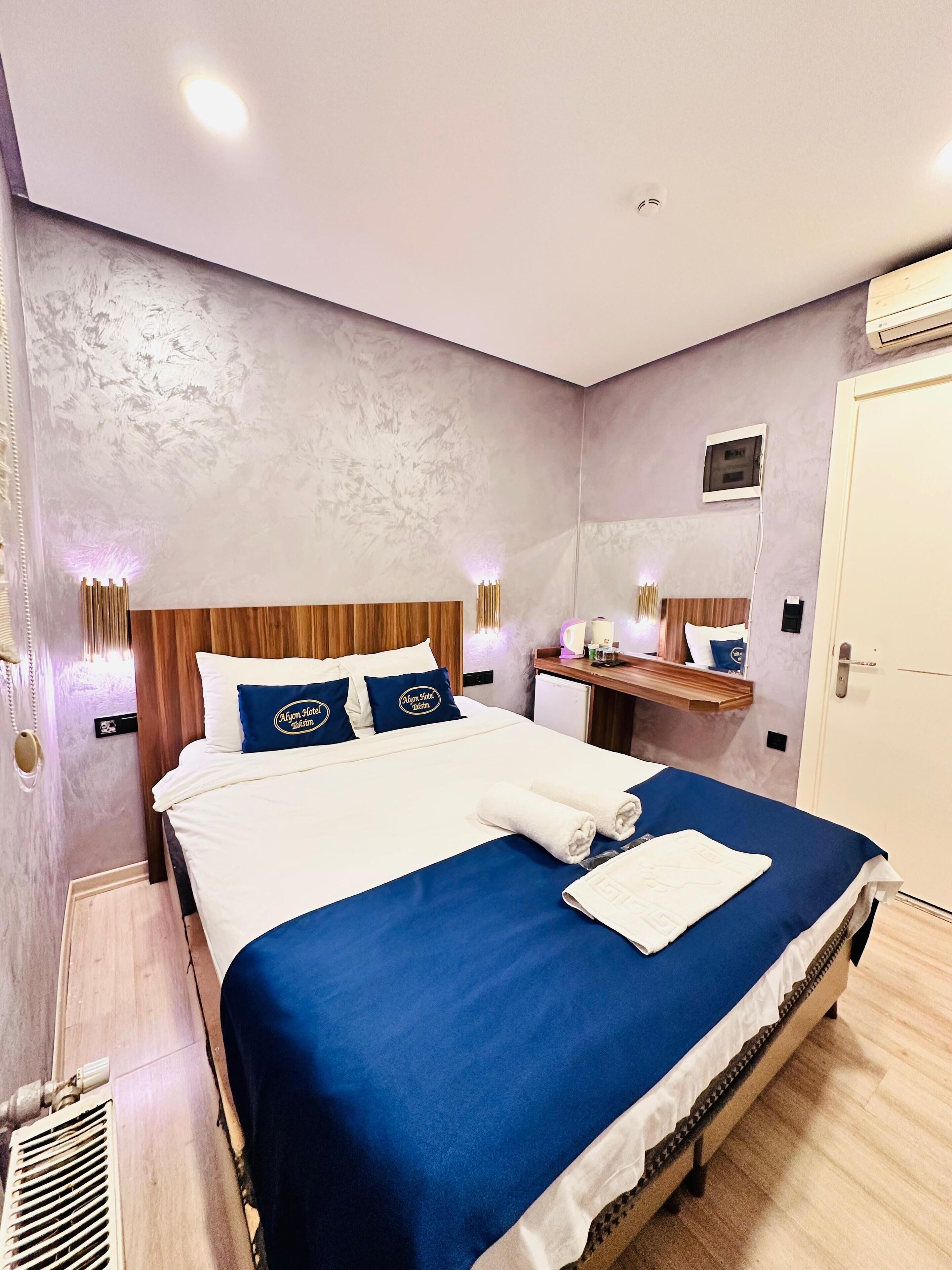 Economy Studio | Premium bedding, minibar, desk, blackout drapes