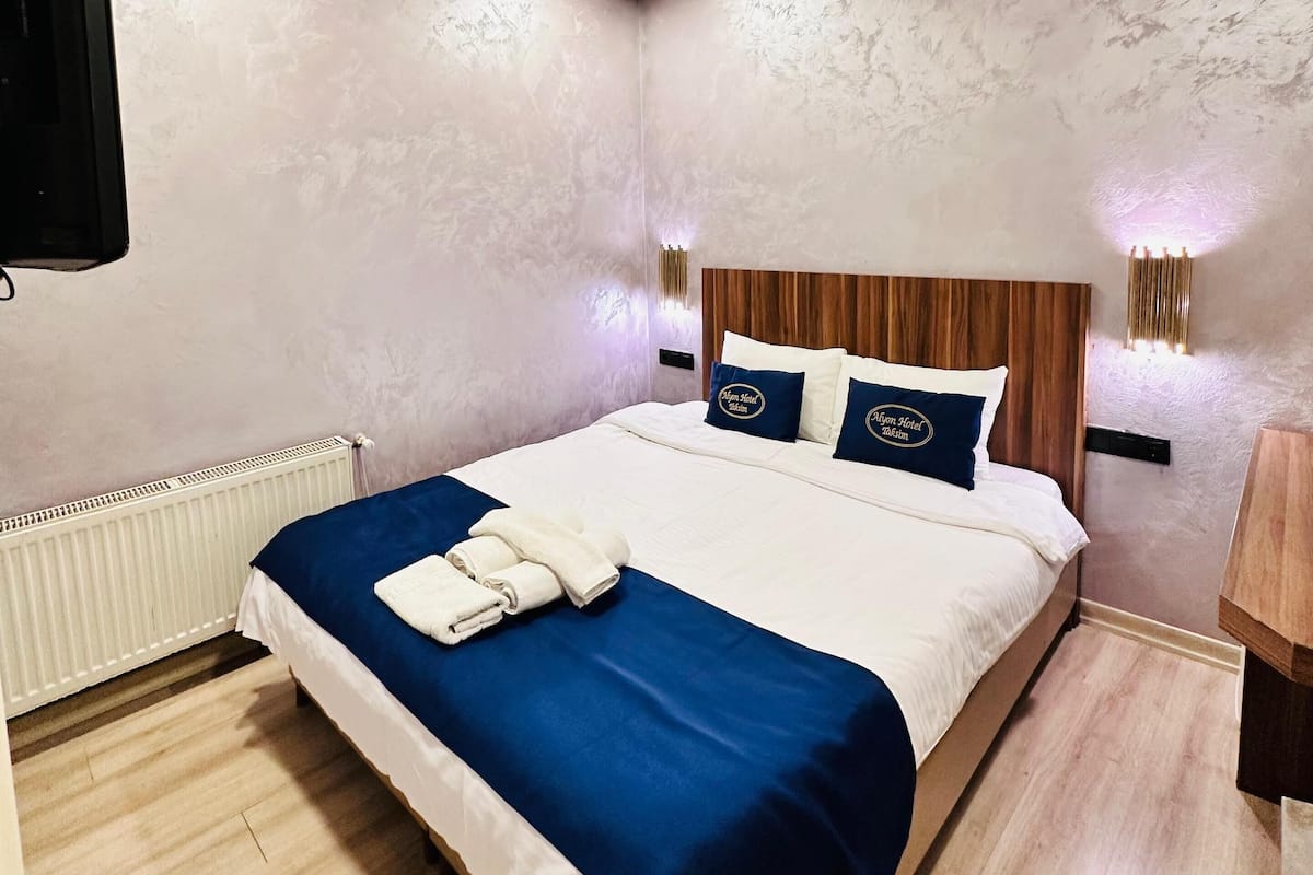 Economy Studio, No Windows | Premium bedding, minibar, desk, blackout drapes