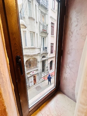 Premium bedding, minibar, desk, blackout curtains - Taxim Alyon Suite Hotel (Istanbul)