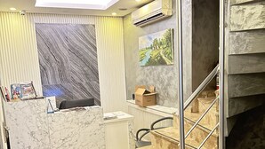 Quầy tiếp tân