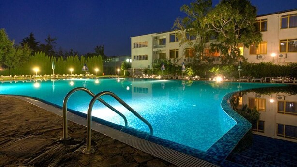 Seasonal outdoor pool - Strandzha Hotel (Varna)