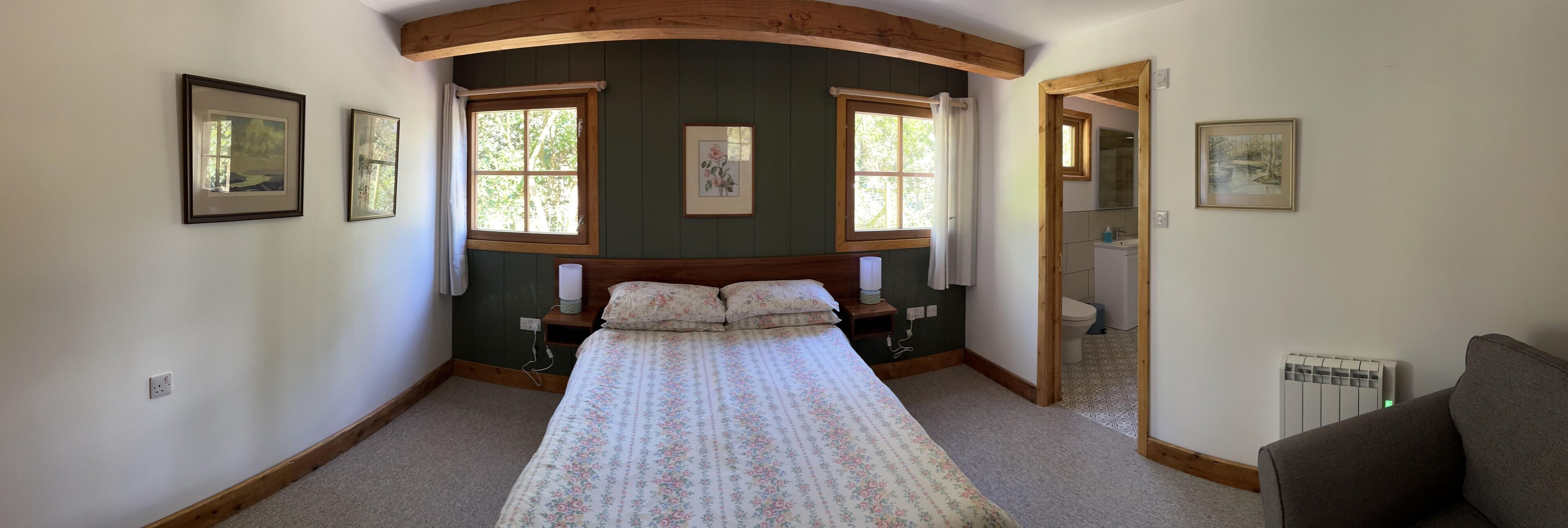 5 bedrooms, travel cot, free WiFi