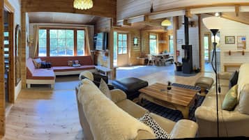 Smart TV, fireplace