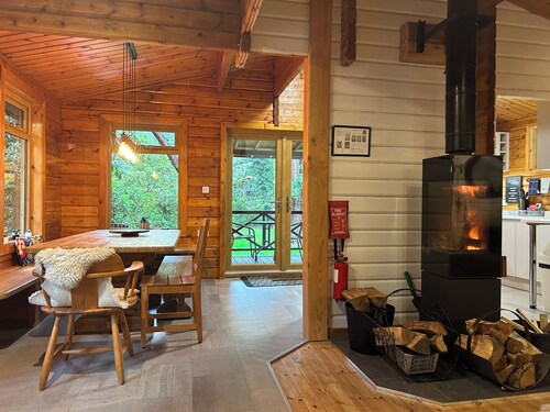 Karelia - Luxury Finnish Log Cabin w/Hot-tub