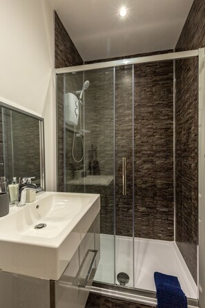 Apartment, 1 King Bed with Sofa bed | Bathroom | Shower, towels - Remarkable 1-bed Apartment in Lytham Saint Annes (Lytham St. Anne's)