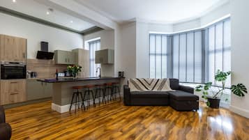 Apartment, 1 King Bed with Sofa bed | Interior