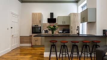 Apartment, 1 King Bed with Sofa bed | Private kitchen