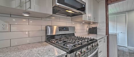 Fridge, microwave, stovetop, dishwasher