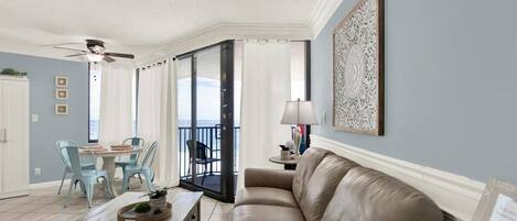 تلفزيون ذكي، مشغل دي في دي، مكتبة فيديو