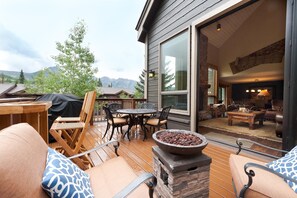 Outdoor dining - Corner Cascade Village Condo - Largest deck - Fire Pit - Views - Heated Pool (Durango)
