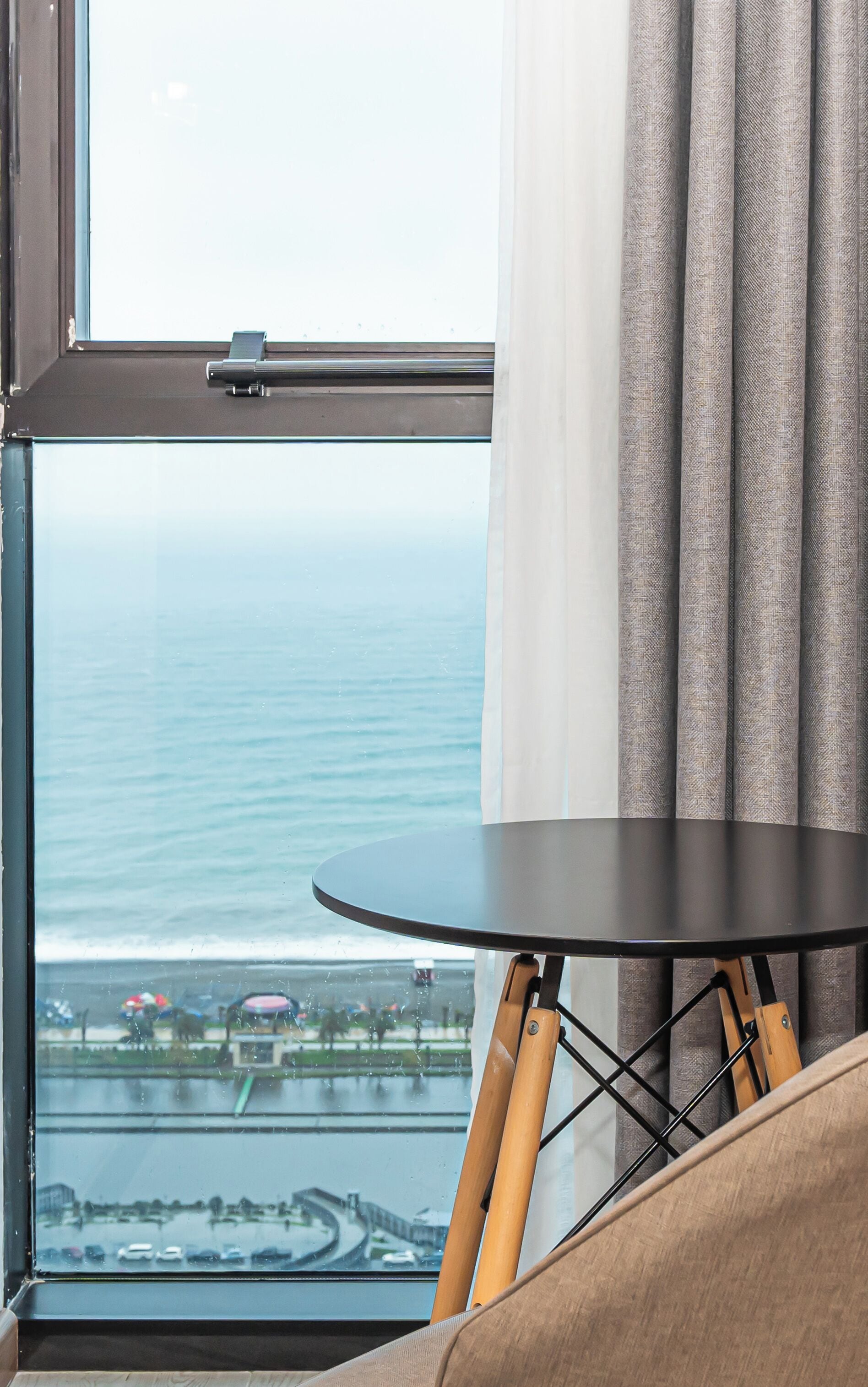 Comfort Room | Minibar, desk, laptop workspace, iron/ironing board