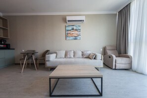 Junior Room, City View - Season Suite Apart-Hotel (Batumi)