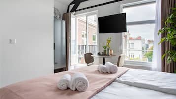 Queen Room with Balcony | Free WiFi, bed sheets
