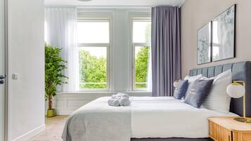 Queen Room | Free WiFi, bed sheets