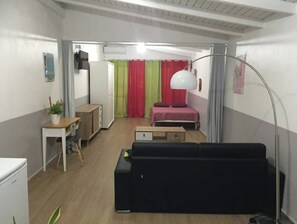 1 soverom, strykejern/-brett og reiseseng for barn