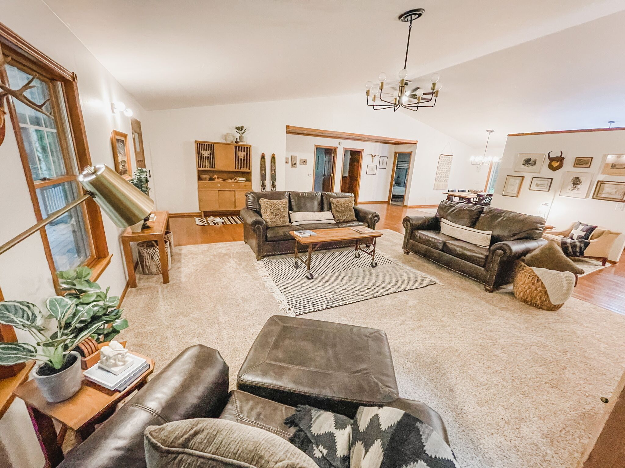 Smart TV, books, stereo