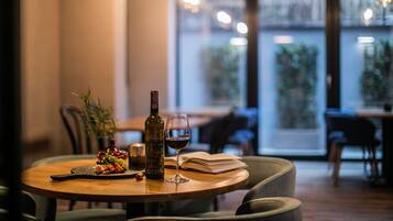 Petit déjeuner buffet (55 PLN par personne)