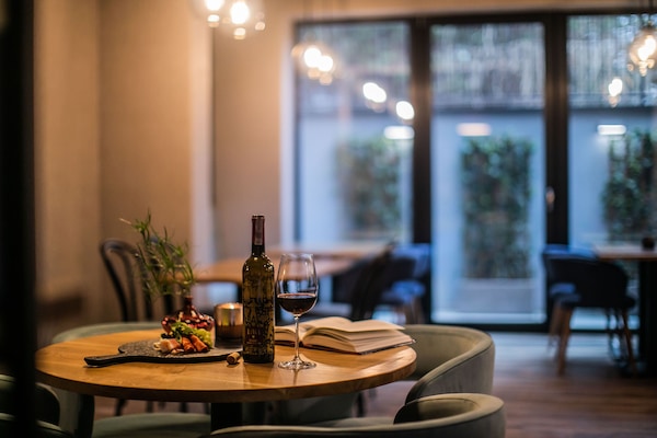 Daily buffet breakfast (PLN 55 per person)