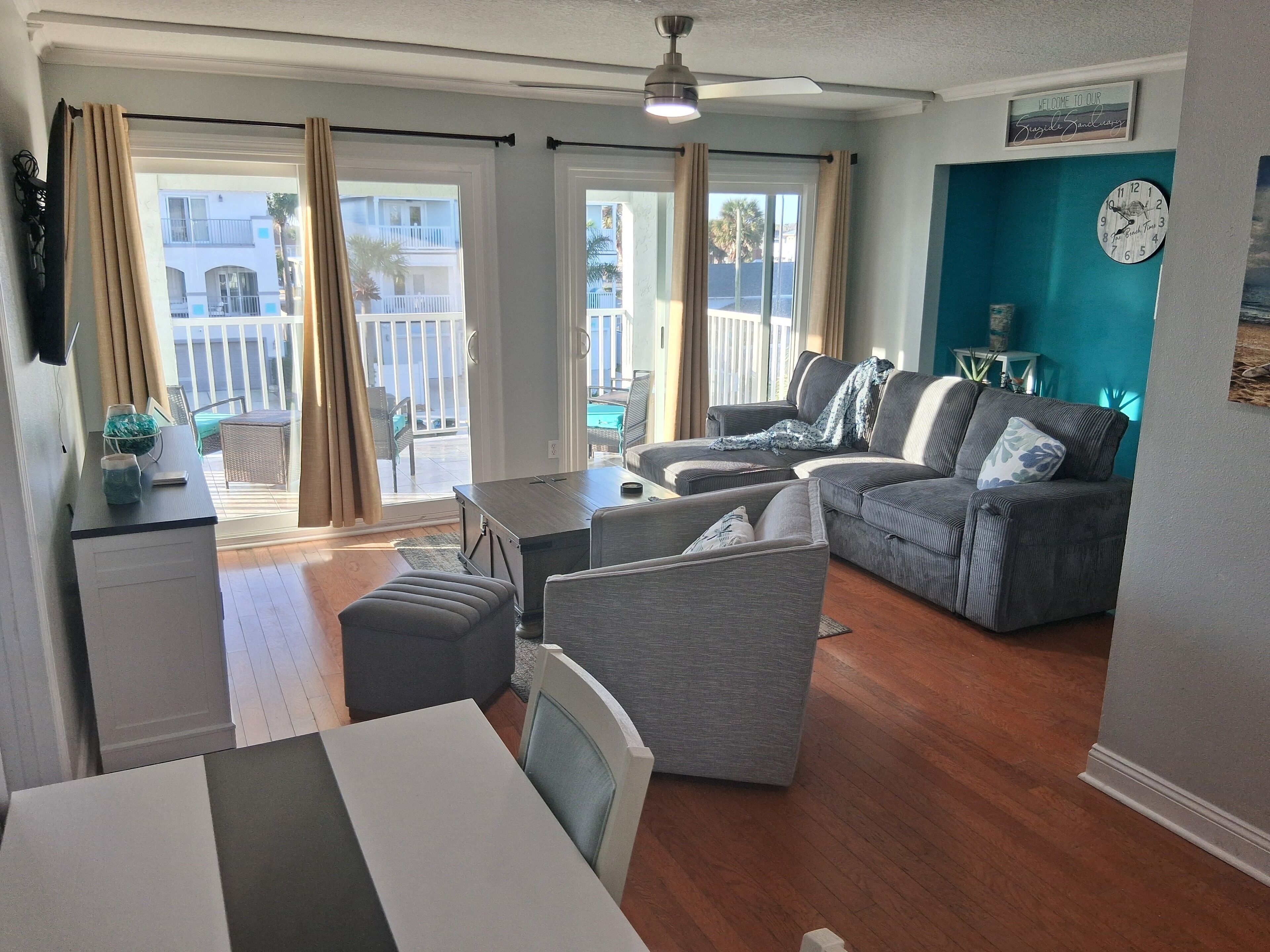 Smart TV, biblioteca musical y monitor de computadora 