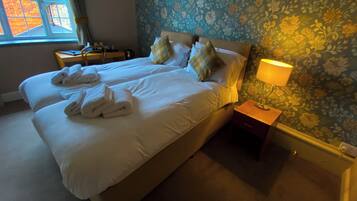 Camera con 2 letti singoli | Ferro/asse da stiro, Wi-Fi gratuito, lenzuola