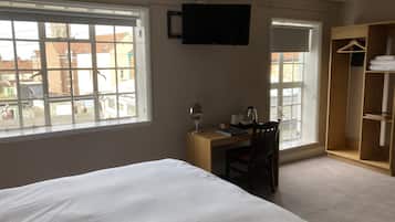 Iron/ironing board, free WiFi, bed sheets