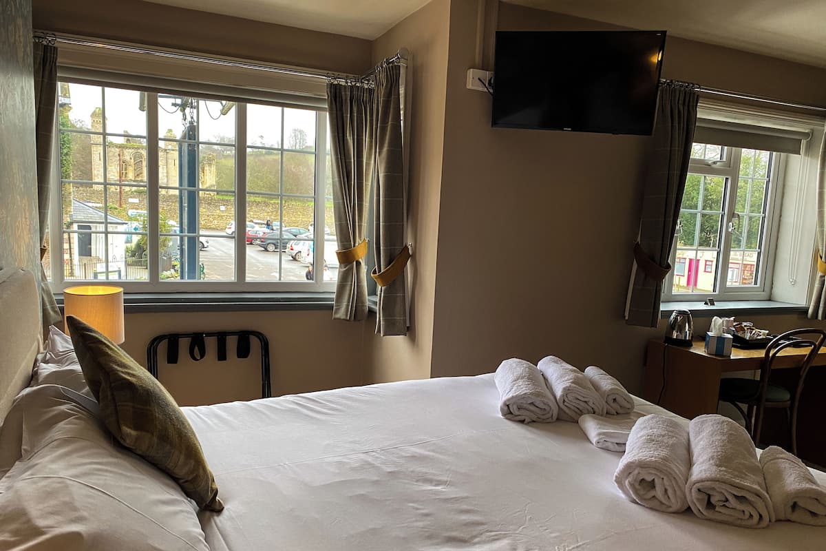 Double Room | Iron/ironing board, free WiFi, bed sheets