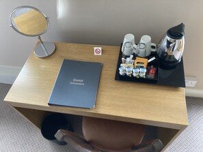 Bügeleisen/Bügelbrett, kostenloses WLAN, Bettwäsche