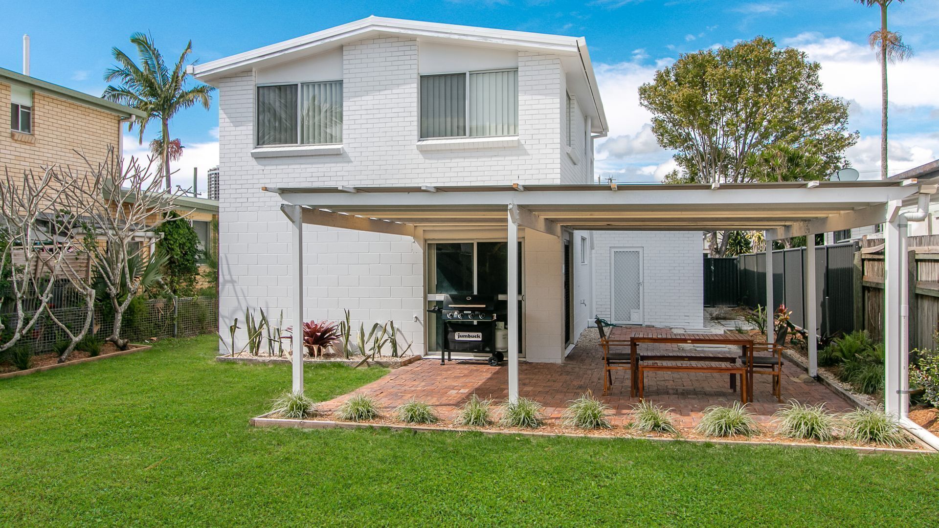 Palmy Sands - Spacious Family Home in the Heart of Palm Beach - Min. 3 Night Stays!