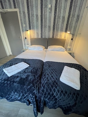 Quarto quádruplo família | Wi-Fi de cortesia, roupa de cama