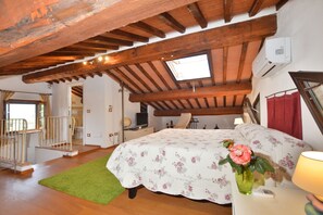 3 bedrooms, free WiFi, bed sheets - Da Maria (Murlo)