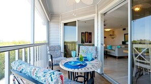 Outdoor dining - Island Walk, Cove 207 Overlooking Natural Preserve With A Pool (Holmes Beach)