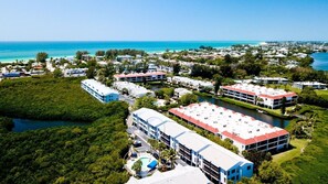 Exterior - Island Walk, Cove 207 Overlooking Natural Preserve With A Pool (Holmes Beach)
