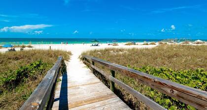 Island Walk, Cove 207 Overlooking Natural Preserve With A Pool