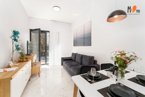 Premium-Apartment, 1 Schlafzimmer, Erdgeschoss | 1 Schlafzimmer, Bettwäsche aus ägyptischer Baumwolle