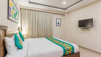 Standard Double Room | Desk, iron/ironing board