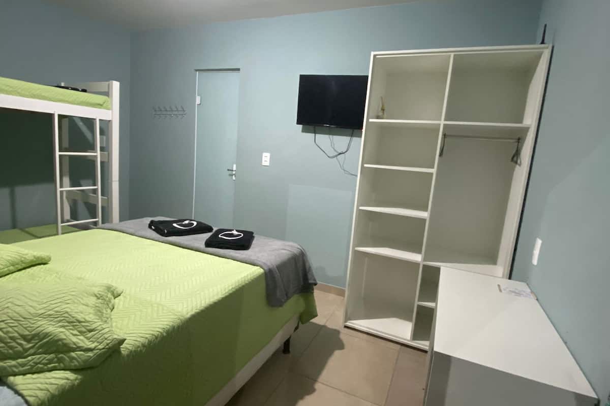 Topazio | Een bureau, gratis wifi, beddengoed