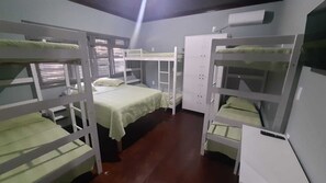 Desk, free WiFi, bed sheets - Maga Inn House - Vila Germânica (Blumenau)