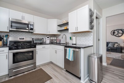Near park/zoo/UTMC/DT Toledo, Quiet, Cozy, Working travelers/families/dogs okay!