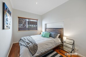 4 chambres, fer et planche à repasser, accès au Wi-Fi (inclus)