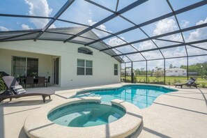 Et oppvarmet basseng