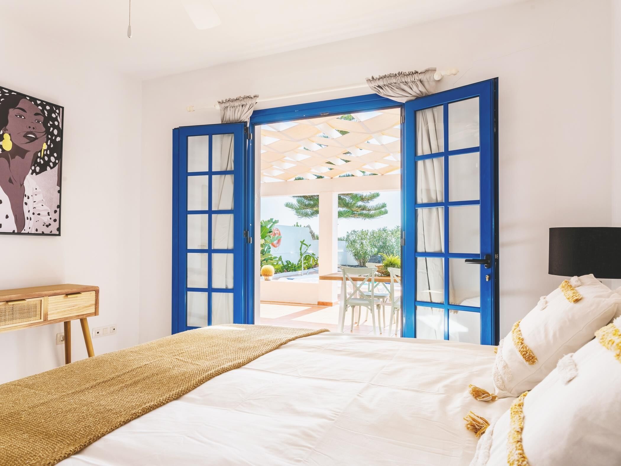 2 bedrooms, blackout drapes, WiFi, bed sheets