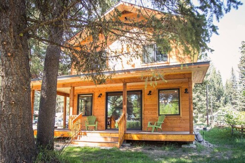 Primo Near-Town Location for Exploring McCall!