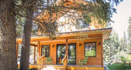 Primo Near-Town Location for Exploring McCall!